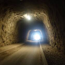 Was ist denn das? Ein 500 m langer Tunnel für Radfahrer und Fußgänger!