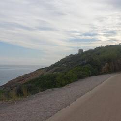 Die EuroVeloRoute 8 schneidet sich ihren Weg durch die Berge