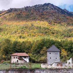 Wohnturm, in solchen wurden von Blutrache Betroffene untergebracht