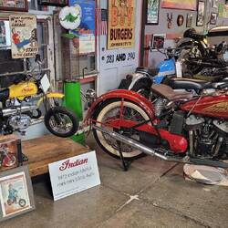 Mir unbekannte Indian mit 50 ccm für den Nachwuchs