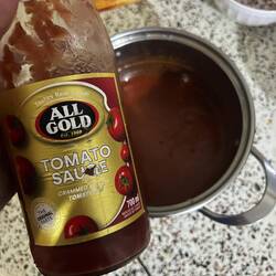 Wir probieren die DDR Tomatensoße mit Ketchup. Wer ahnt das es keine Tomatensoße ist? :D