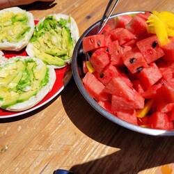 Obstsalat (Mango, Wassermelone, Ananas) - 9/10⭐️ Avocadobrötchen - 8/10⭐️