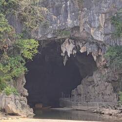 Höhle mit unterirdischem Fluss