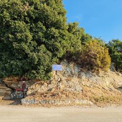 Immer irgendwo kleine Gedenkschreine