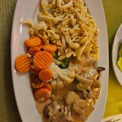 Schweinemedaillons an hausgemachten Spätzle