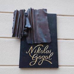 Nikolai Gogol schrieb "Die Nase".