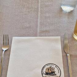 Sehr schönes Restaurant, Essen war gut, die Bedienung verpeilt. Tja, man kann nicht alles haben. 🙂