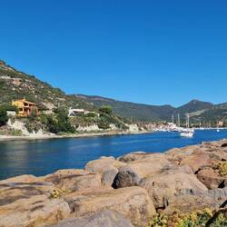 Am Meer liegt der Vorort "Bosa Marina", ein beliebter Strand an der sardischen Westküste.