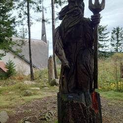 Der Mummelseekönig lebt mit seinen Nixen auf dem Grund des Sees in einem kristallenen Schloss.