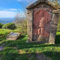 Das alte Merkur-Steinrelief