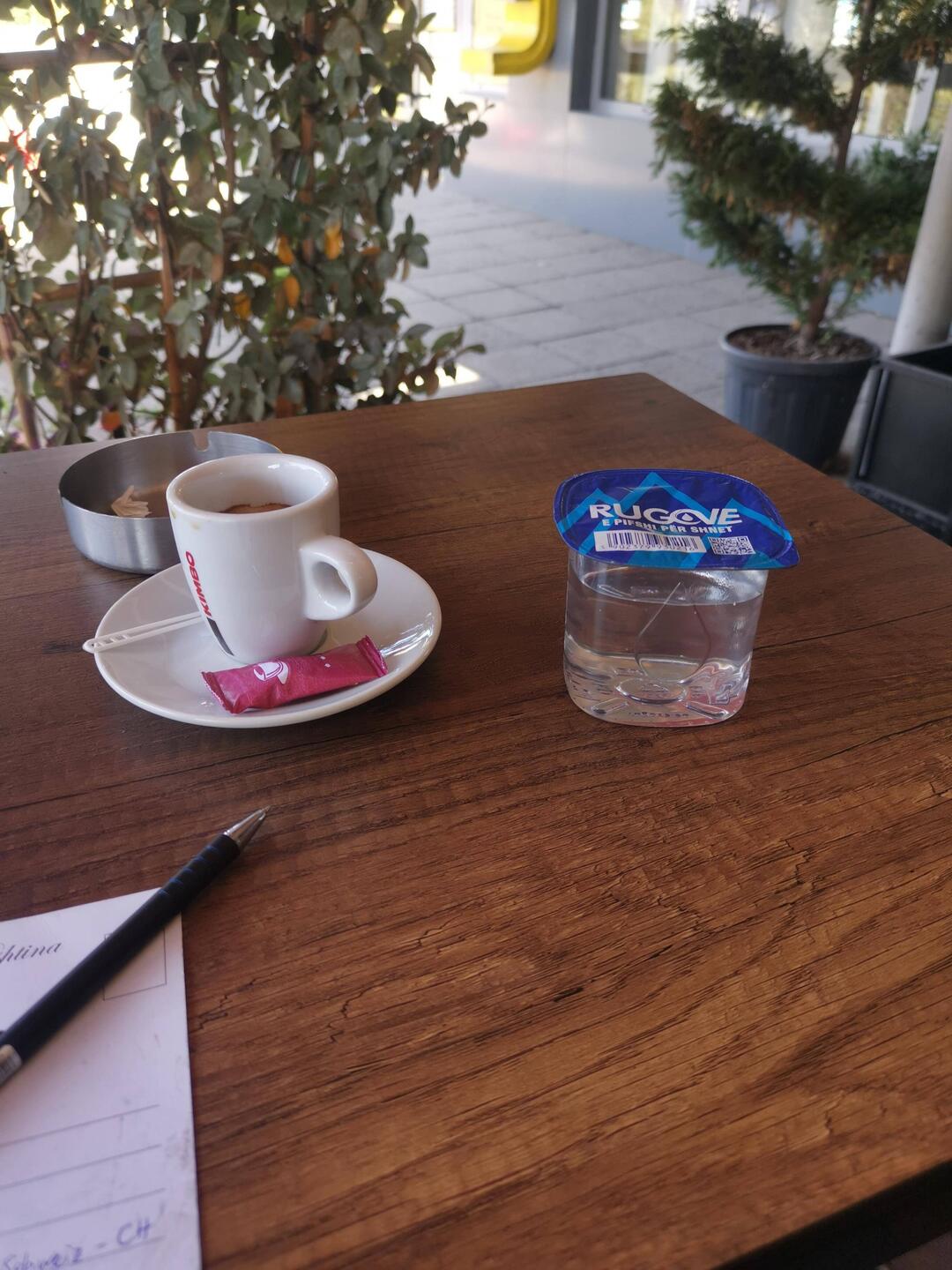Wasser wird hier ganz speziell serviert.