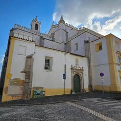 So sieht die Kirche von außen aus