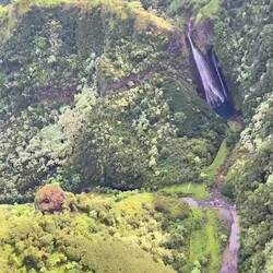 Nochmal der Jurassic Park Wasserfall, leider recht verwackelt