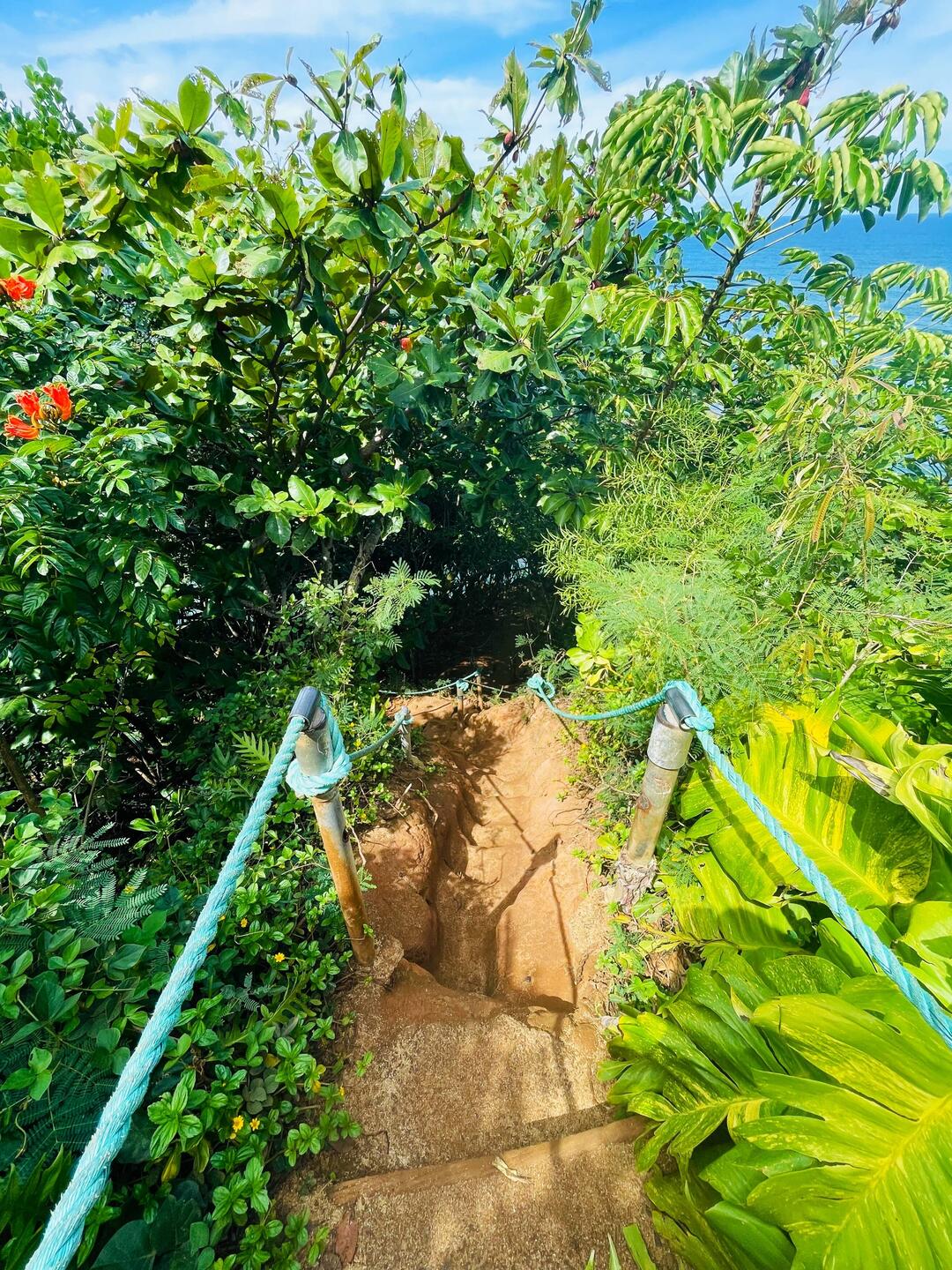 Pfad zum Hideaway Beach