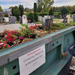 Where all the old flowers at the cemetaries go in Türkheim