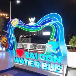 Mit dem Waterbus für 1,50€ den Fluss rauf und runter