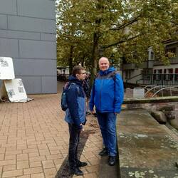 Zwei blaue Zwetschgenmännel