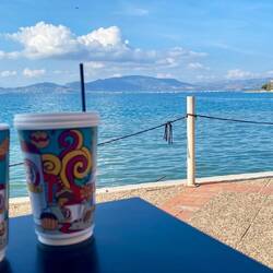 Kalter Kaffee am Strand
