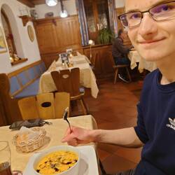 Kürbissuppe mit entsprechendem Öl