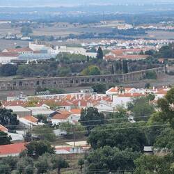 Das riesige Aquädukt von Évora