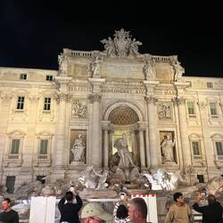 Fontaine de Trevi de nuit