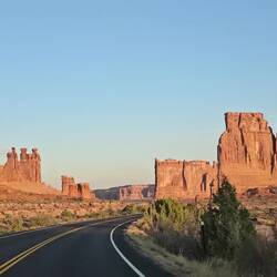 Entrée du parc au lever du soleil :)