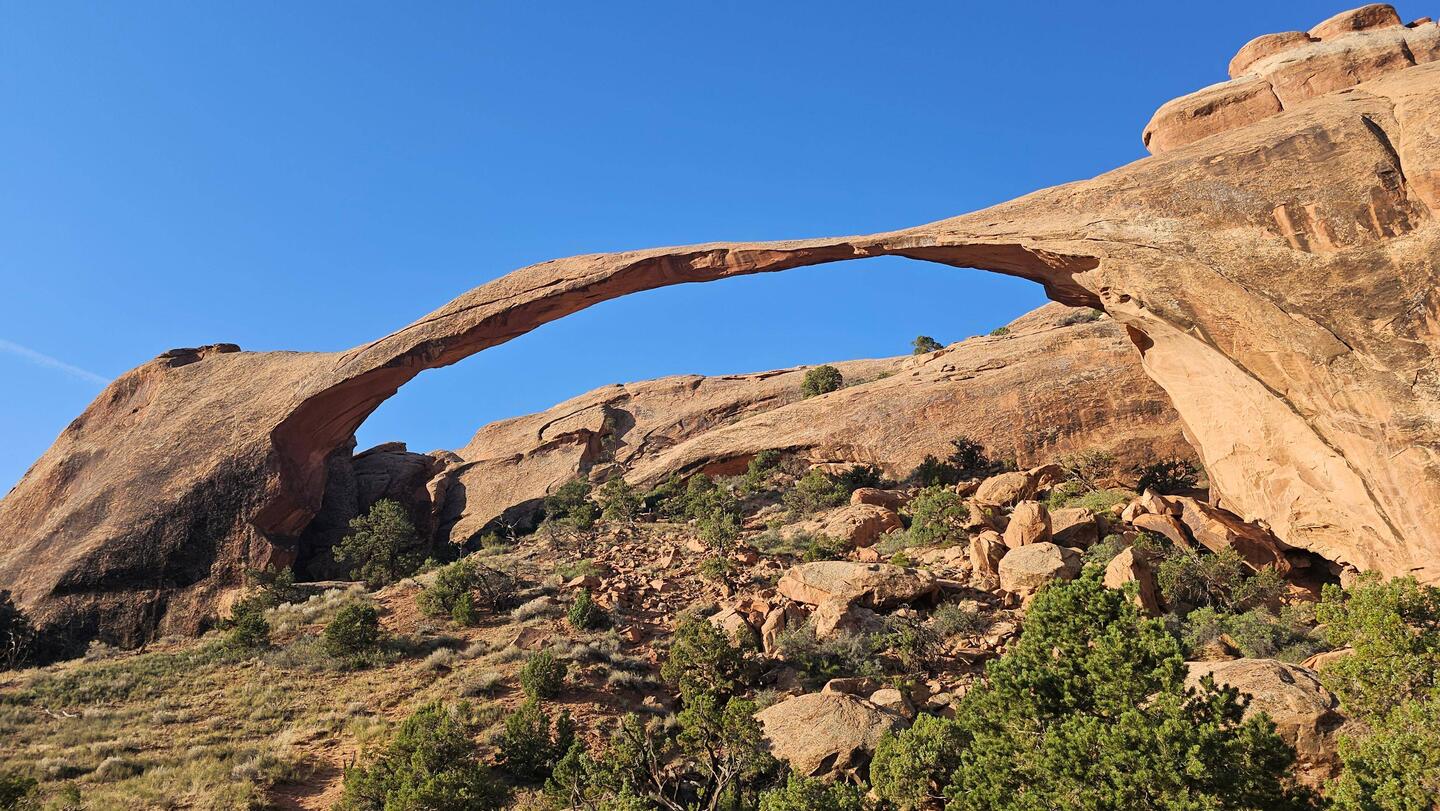 Landscape arch est la plus grande arche du monde avec 89m de long