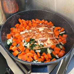 Tasmanischer Lachs mit Gemüse