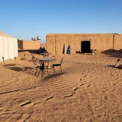 Unser Camp in der Wüste, mit komfortablen Zelten...