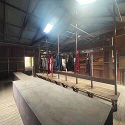 Die Umkleide, streng überwacht