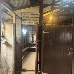 Der Care-Taker passte auf, dass nicht gestohlen wurde