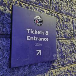 Tickets jiptet in luftiger Höhe. (Fun fact: Brückenhöhe beträgt 65 m)