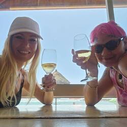 Enjoying life with my rosa favorita 🐙