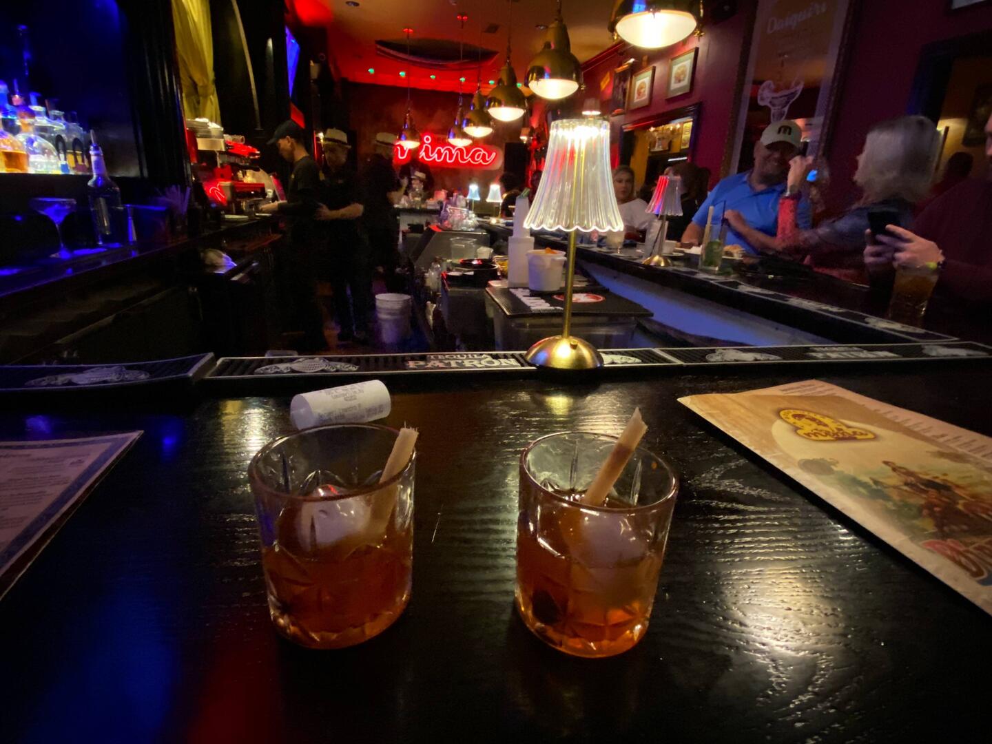 ... und gleich einen Oldfashioned in einem coolen cubanischen Lokal!