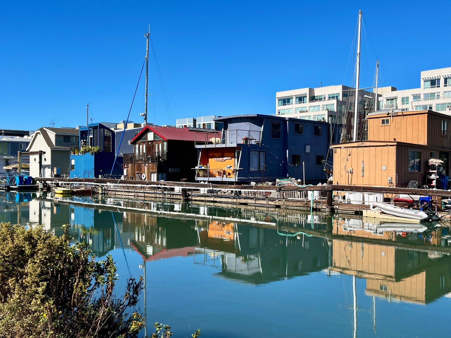 Hausboote auf dem Mission Canal