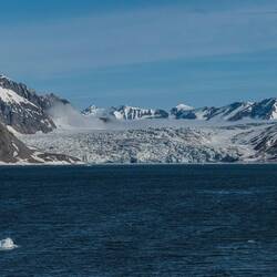 Arriving at Burgerbukta with glacier ahead.