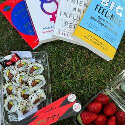 Snacks & gekaufte Bücher