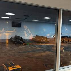 Auf dem Weg zum Flugzeug