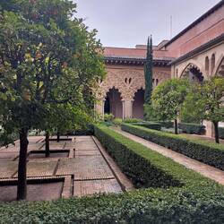 Carlas Vater zeigt uns der Aljaferia Palace, dem nach der Kathedrale am häufigsten besuchten Gebäude