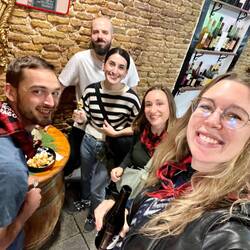 Abends gibt's Tapas mit Carlas Freundin Caro und ihrem Freund