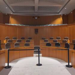 In diesem befindet sich auch der Cortes de Aragón, für das Carlas Vater arbeitet