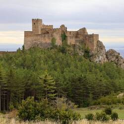 Etwas Geschichte bei weniger gutem Wetter beim Schloss Loarre