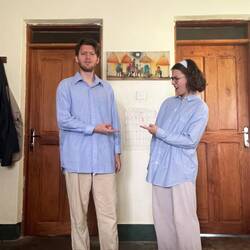 Das erste Kirchenoutfit. Allerdings waren wir uns einig, dass eine Person sich umziehen sollte ;)