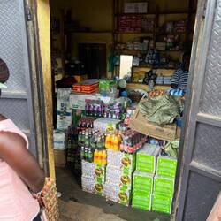 Ein typischer kleiner Laden. Hier haben wir Eier gekauft :)