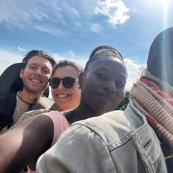 Auf einem Boda Boda ist es vollkommen normal zu viert zu fahren :D