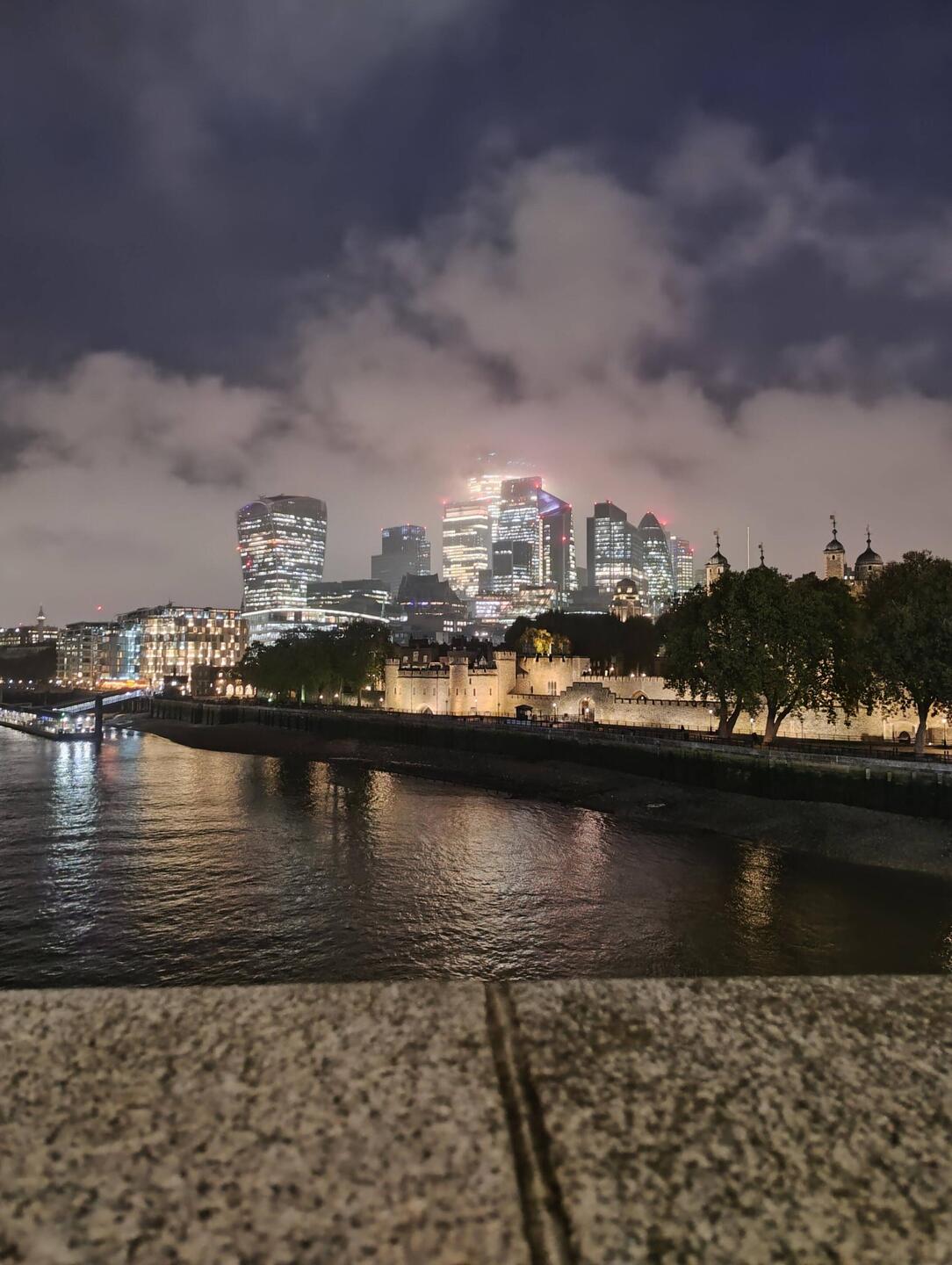 The Tower von der Tower Bridge aus gesehen.