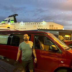 Glei giehts lus, nach den kurzen Schockmoment, ob wir überhaupt auf die Fähre kommen 😱 Pässe weg