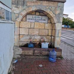 Hier wird fleißig Wasser aufgefüllt.