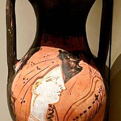 2400 Jahr alt - könnte man heute noch nutzen.