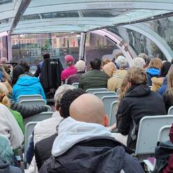 Die nächste, aber auch letzte Schleuse für uns, wieder abwärts, rechts und links nur etwa 5cm Platz